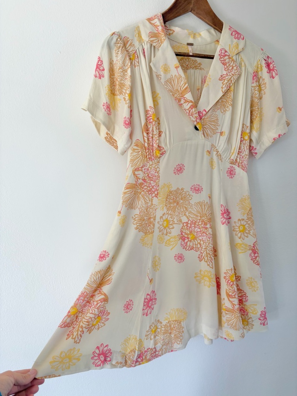 Free People Cream & Yellow Floral Short Sleeve Collared Blue Hawaii Mini Dress - Picture 3 of 13